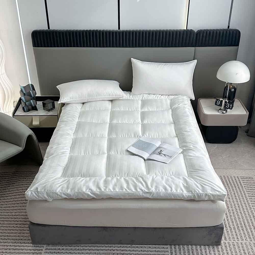 Topper nệm màu trắng giúp làm mềm đệm bông cao cấp
